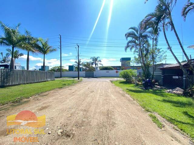 Sobrado para Venda em Guaratuba - 3
