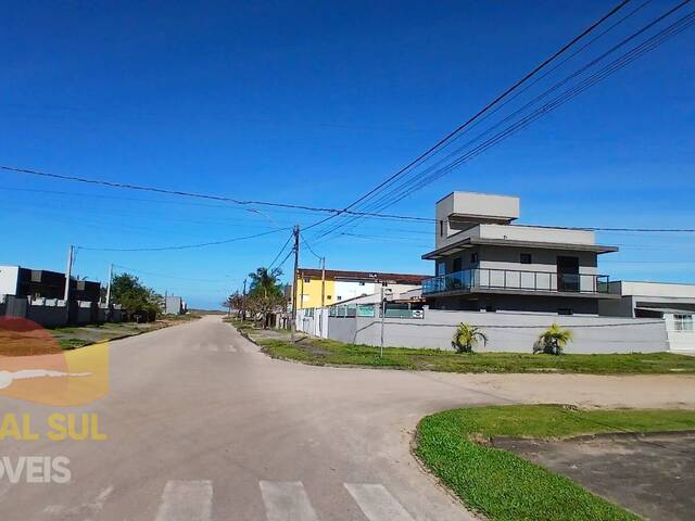 Sobrado para Venda em Guaratuba - 2