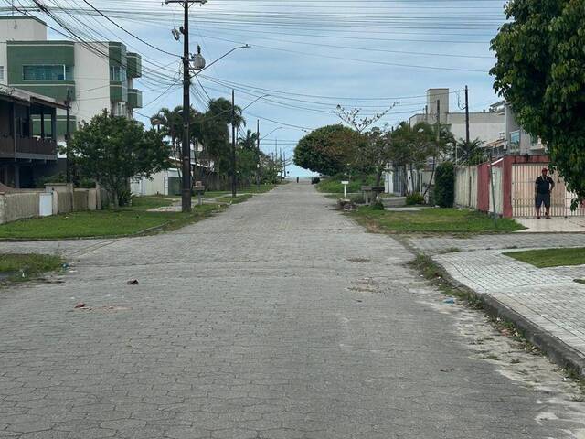 Apartamento para Venda em Guaratuba - 4