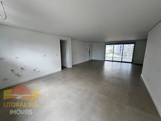 Apartamento para Venda em Guaratuba - 4